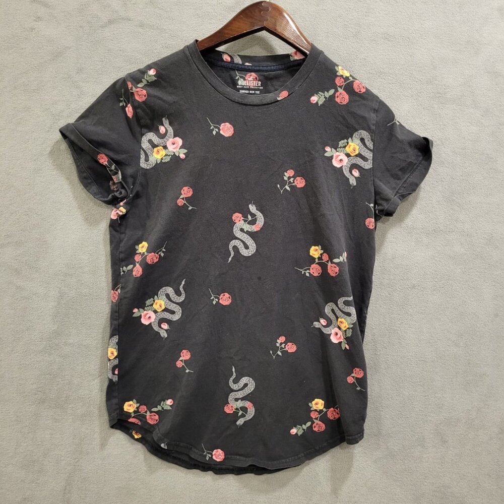 Hollister Tee Shirt‎ Women's Small Curved Hem Floral Snake Crewneck Goth Dark